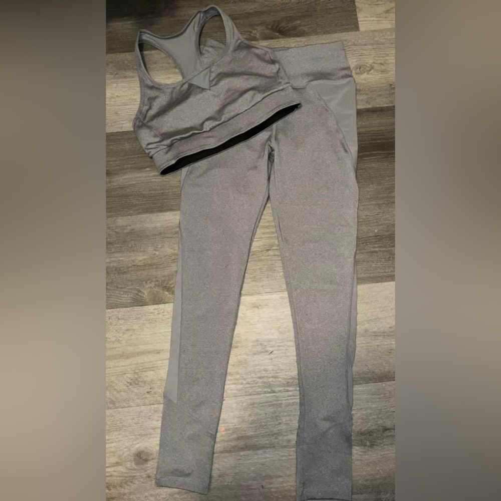 EUC Women’s XS (runs like a Small) Casa Zeta Jones active set